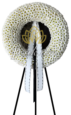 Белый венок с ромашкаобразними хризантемами