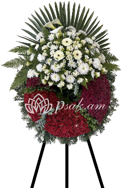 Wreath of everlasting flowers